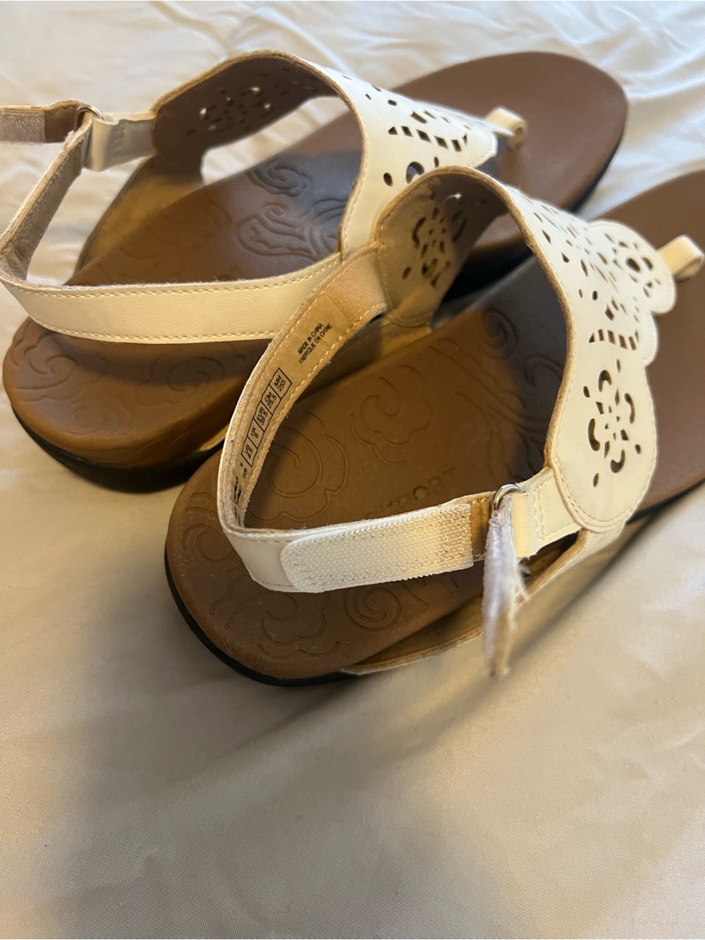 Like New Rockport T-Strap Sandals 8.5 - Picture 4 of 6